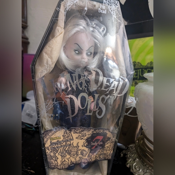 Living Dead Dolls 7 Deadly Sins Greed NIB Sealed Mint - Picture 7 of 11